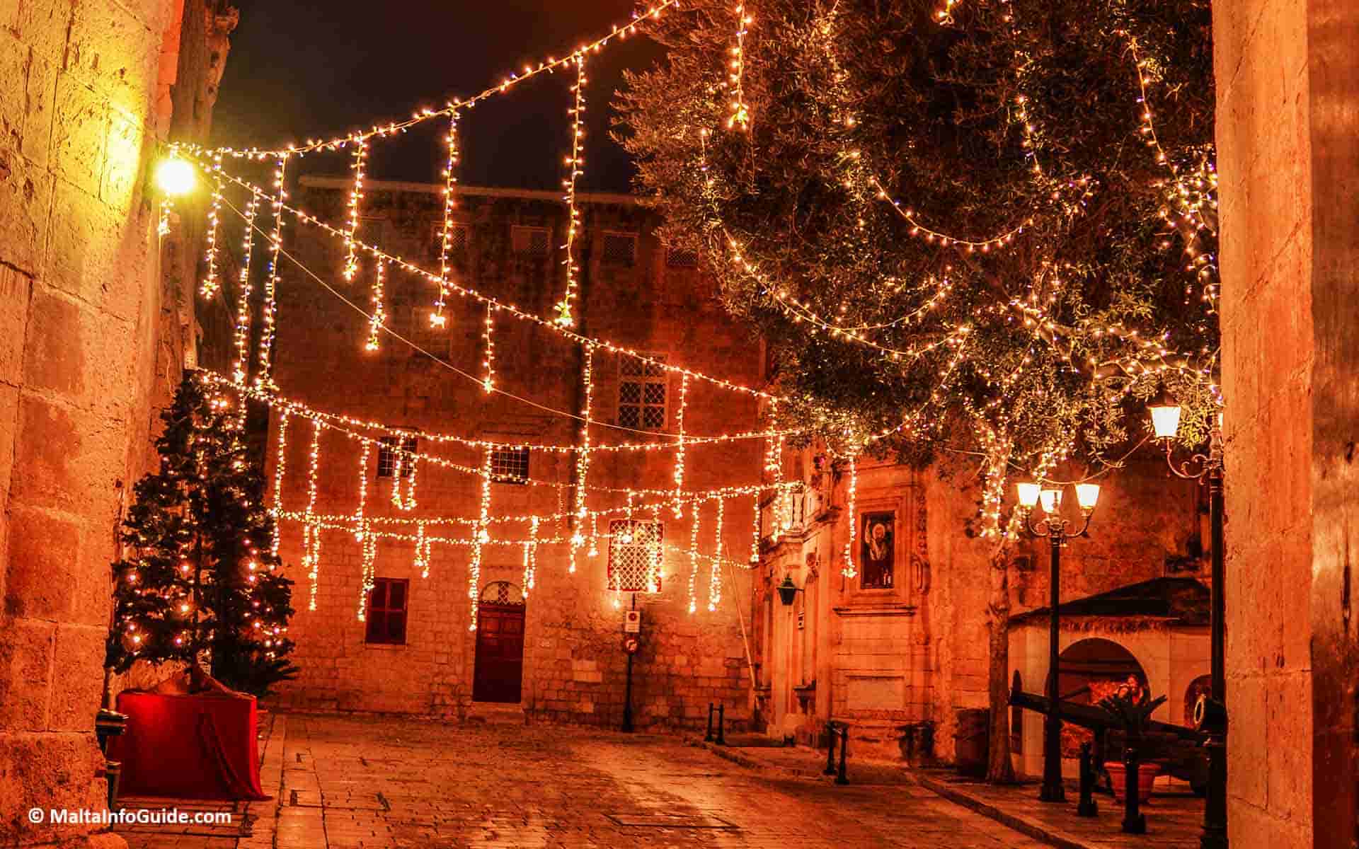 Maltese christmas outlet decorations